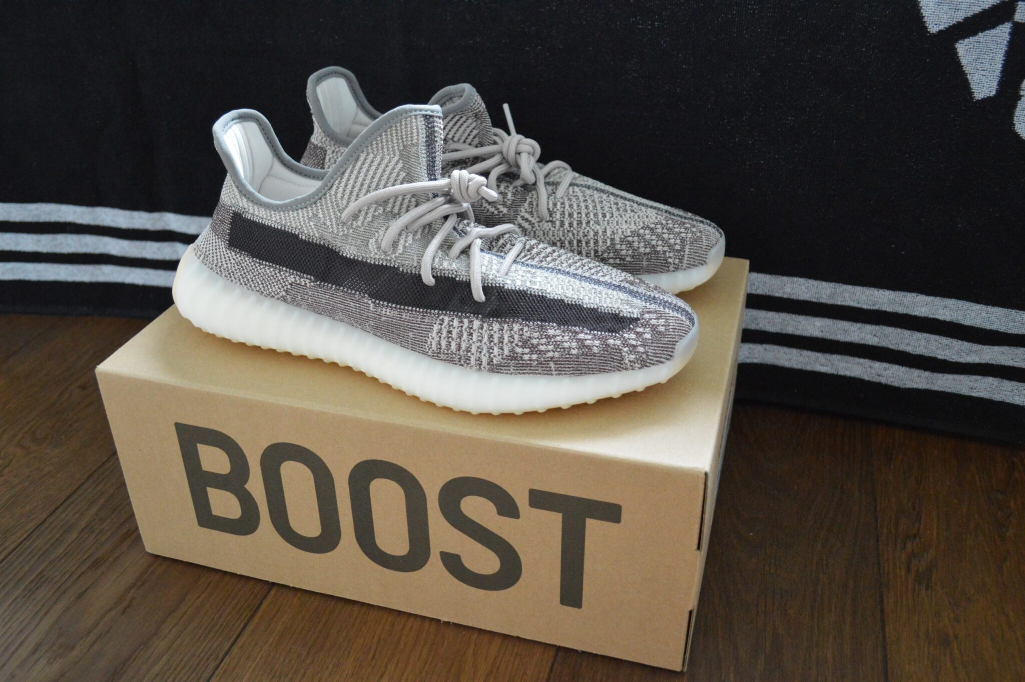 adidas yeezy boost 350 v2 zyon resell